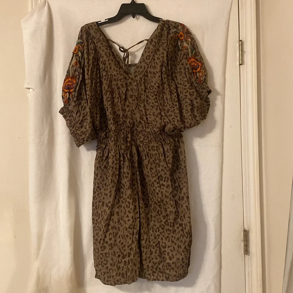💫 NWT Leopard Embroidered Print Dress - Picture 8 of 12
